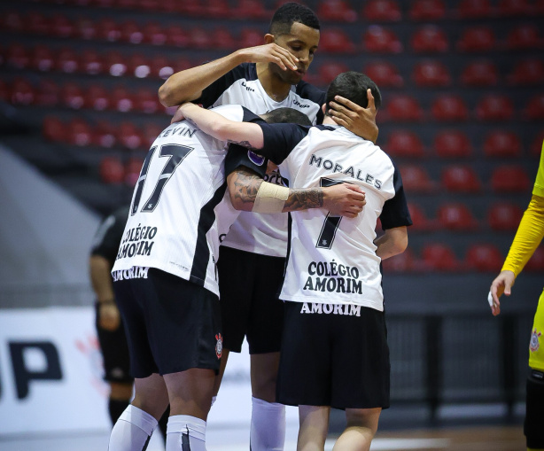 Corinthians abre o placar, mas sofre a virada no segundo tempo e perde para Carlos Barbosa na LNF