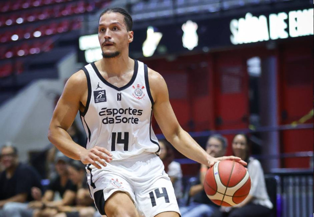Ala do Corinthians projeta preparação para terceiro jogo contra Minas nas quartas do NBB