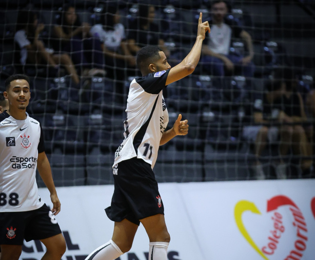 Corinthians goleia Vasco na Copa LNF e avança para as oitavas de final