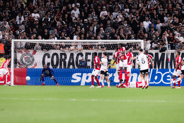 Corinthians mantém invencibilidade contra o Santa Fe e amplia números positivos sobre colombianos