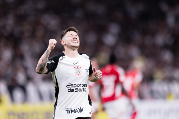 Meia do Corinthians se destaca em chances criadas e divide liderança de assistências na Libertadores