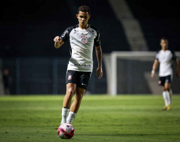 Volante do Corinthians se desculpa por agressão a árbitro em derrota no Brasileirão Sub-20