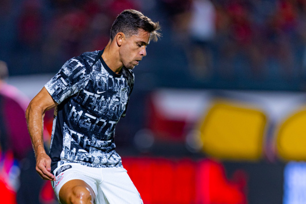 Zagueiro do Corinthians revelado pelo Vitória é destaque defensivo no empate contra o ex-clube