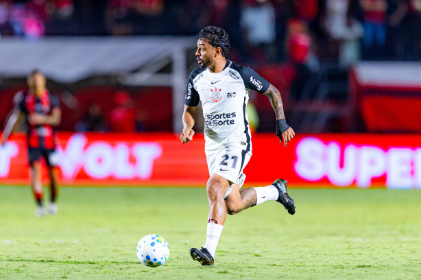 Lateral do Corinthians demonstra insatisfação com empate e cobra melhora ofensiva