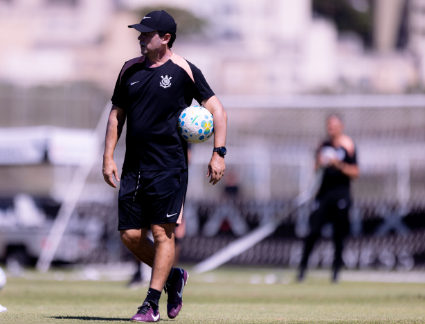 Treinador do Corinthians comenta evolução tática ao longo da carreira e adaptação ao futebol moderno