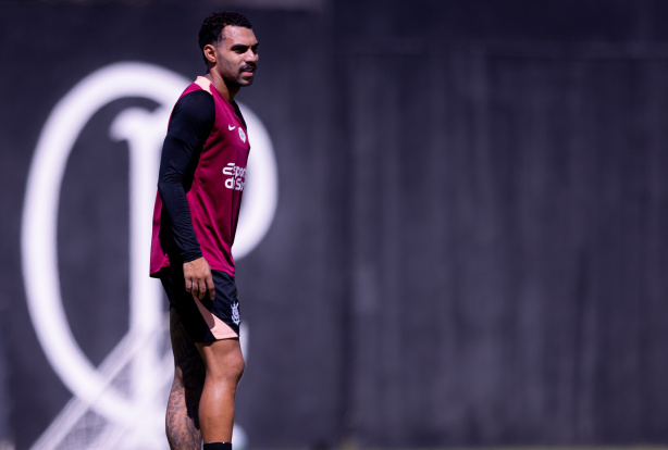 Lateral do Corinthians lamenta punição do STJD e projeta retorno ao Brasileirão