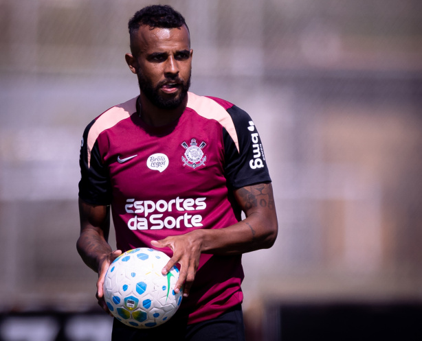 Volante é relacionado pela primeira vez em 2026 após período afastado no Corinthians