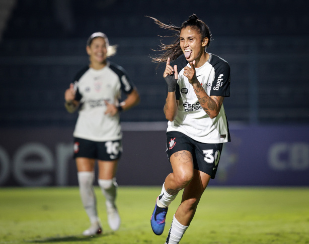 Jaqueline alcança oitava posição entre as maiores artilheiras da história do Corinthians