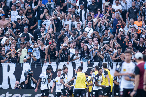 Corinthians deixa a zona de rebaixamento do Brasileirão após vitória sobre o Vasco; veja tabela