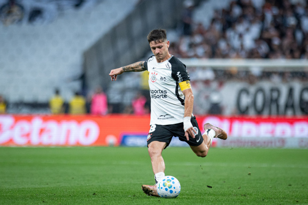 Meia do Corinthians fica perto de igualar o número de assistências de 2025 após passe contra o Vasco