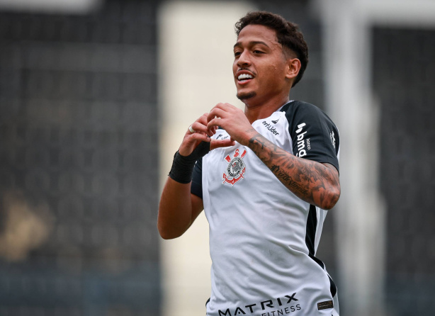 Técnico da base do Corinthians destaca ascensão de reforço contratado no começo da temporada