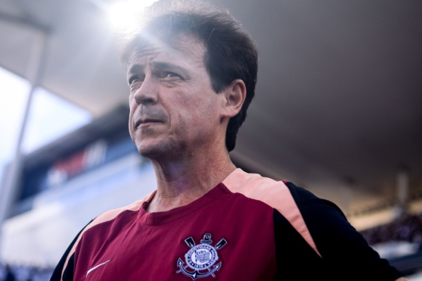 Fernando Diniz fala sobre início histórico à frente do Corinthians