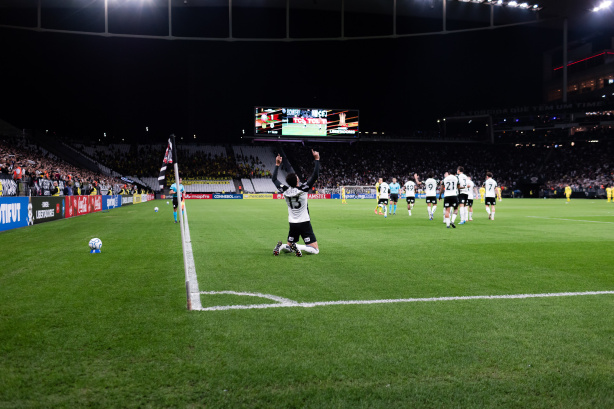 Zagueiro do Corinthians alcança a segunda posição no ranking de artilheiros do clube no ano