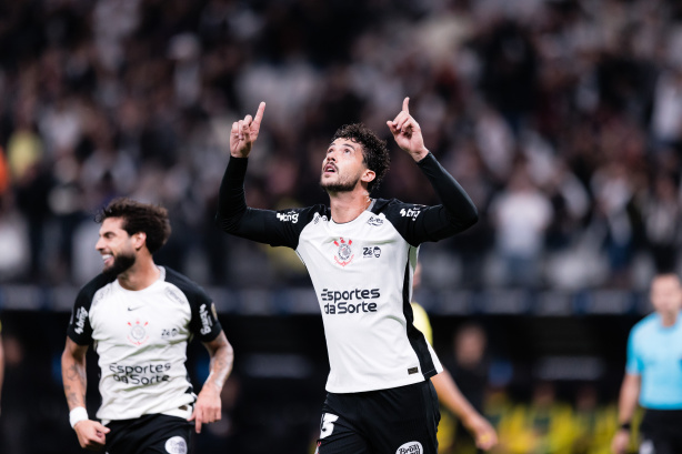 Gustavo Henrique celebra gol na Libertadores e exalta trabalho defensivo do Corinthians