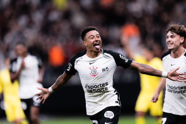 Meia do Corinthians celebra primeiro gol na Arena e destaca adaptação ao futebol brasileiro