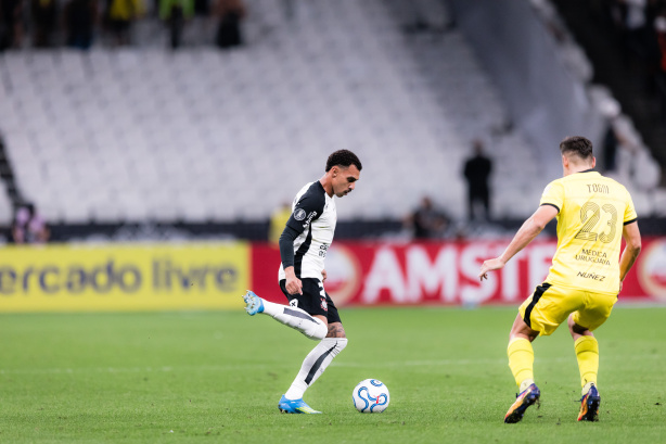 Corinthians completa jogo com maior número de passes na temporada diante do Peñarol