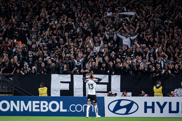 Gustavo Henrique assume liderança do ranking de zagueiros artilheiros do Corinthians na década