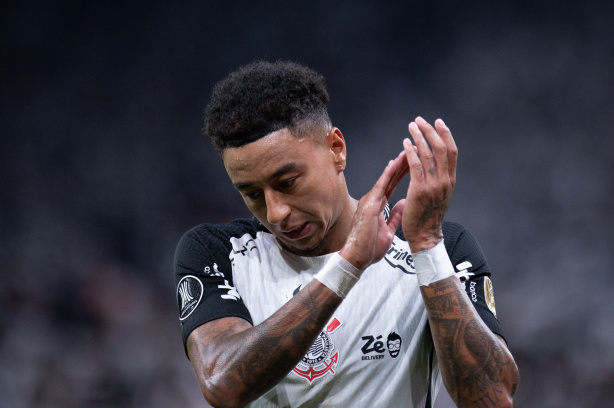 Mídia europeia repercute gol de Lingard pelo Corinthians na Libertadores: 'Se dedicando ao máximo'