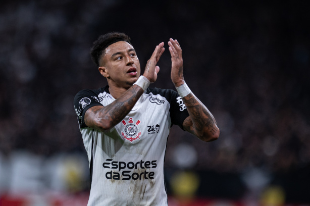 Meia do Corinthians celebra vitória na Libertadores e exalta impacto do trabalho de Diniz