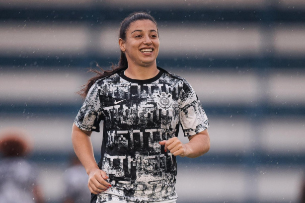 Meio-campista do Corinthians entra na seleção do Brasileirão Feminino após gol no Majestoso