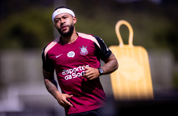 Executivo do Corinthians revela que Memphis aceitou redução salarial para renovar