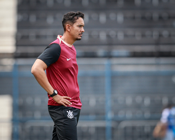 Corinthians tem dois expulsos, é derrotado pelo Ibrachina e perde liderança no Paulistão Sub-17