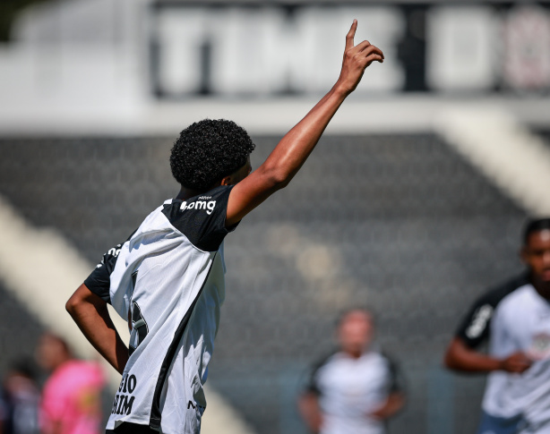 Lateral do Corinthians valoriza atuação em goleada na estreia do Paulistão Sub-17