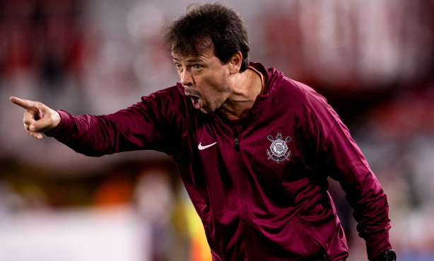 Técnico do Corinthians reconhece importância do Majestoso e destaca recuperação física após altitude