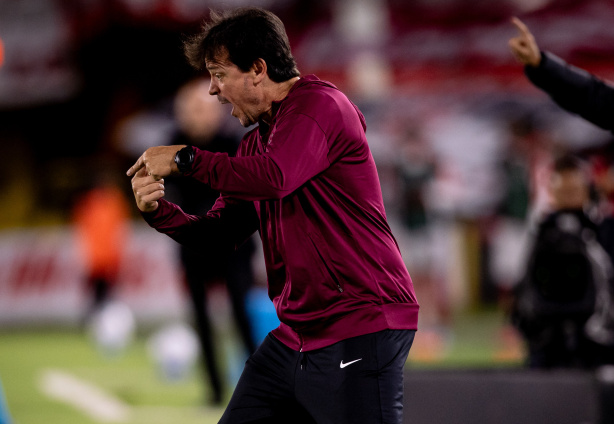 Técnico do Corinthians comenta a atuação de André e fala sobre impacto da altitude nos volantes
