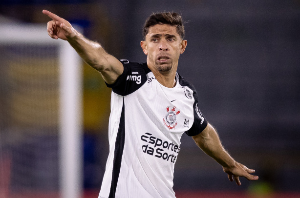 Gabriel Paulista relembra vinda ao Corinthians e exalta Fiel e Fernando Diniz em entrevista