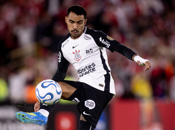 Lateral do Corinthians valoriza início de trabalho de Fernando Diniz