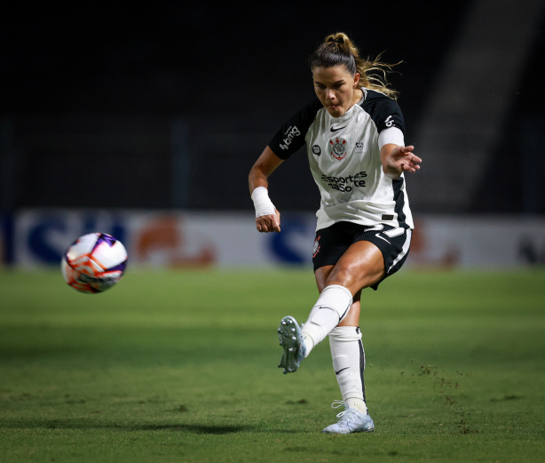 Tamires aponta falta de paciência do Corinthians no Majestoso e reforça briga pelo Paulistão