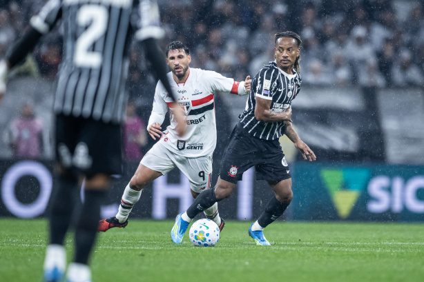 AndrĂŠ Carrillo soma nĂşmeros expressivos em vitĂłria do Corinthians sobre o SĂŁo Paulo