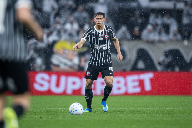 Zagueiro do Corinthians recebe terceiro amarelo e vira desfalque no Brasileirão