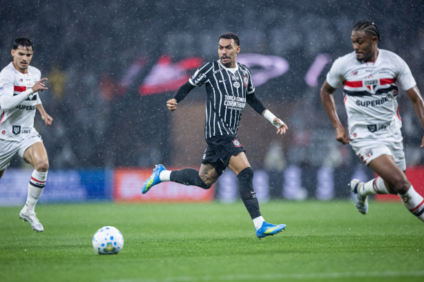 Lateral do Corinthians detalha pedido de expulsão de Bobadilla por gesto obsceno no Majestoso
