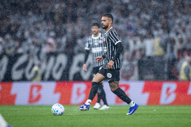 Volante do Corinthians cobra expulsão de Bobadilla e critica falta de critério da arbitragem