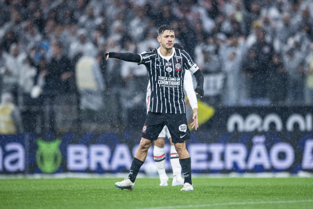 Meia do Corinthians se destaca nos números ofensivos em triunfo sobre o São Paulo pelo Brasileirão