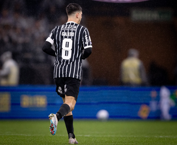 Garro iguala ídolo peruano em ranking de estrangeiros que mais defenderam o Corinthians