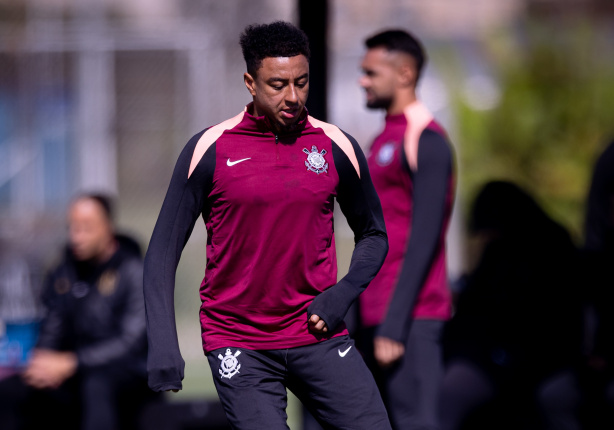 Meia do Corinthians projeta decisão na Copa do Brasil e espera ampliar marca de gols na temporada