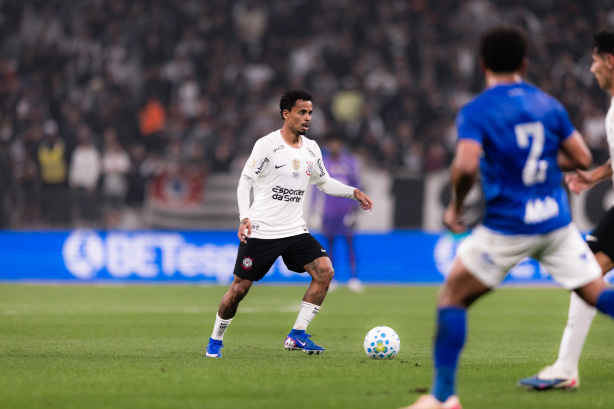 Volante do Corinthians é destaque em vitória e classificação na Copa do Brasil