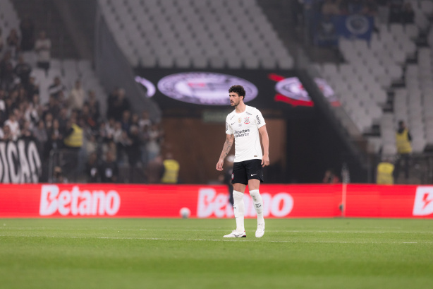 Gustavo Henrique chega a 100 jogos pelo Corinthians em noite de classificação na Copa do Brasil