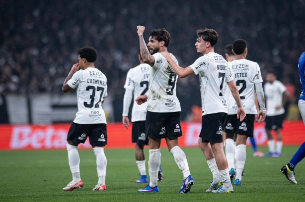 Corinthians volta a vencer em estreias de camisas I e II depois de três anos; veja o retrospecto