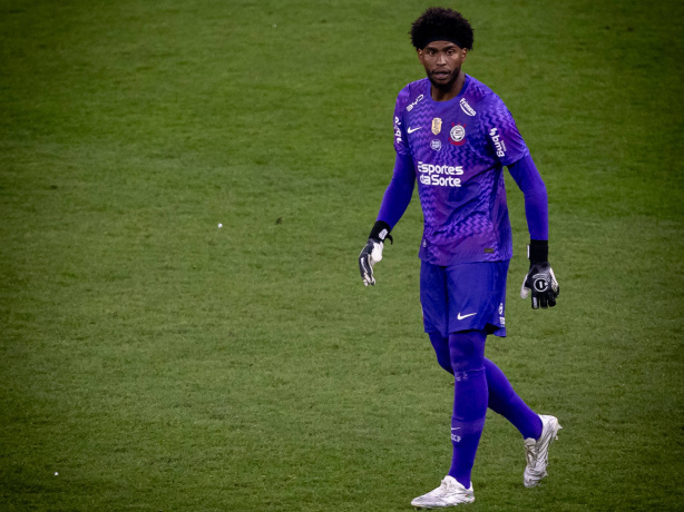 Ancelotti abre o jogo sobre a ausência de Hugo Souza na Copa do Mundo.