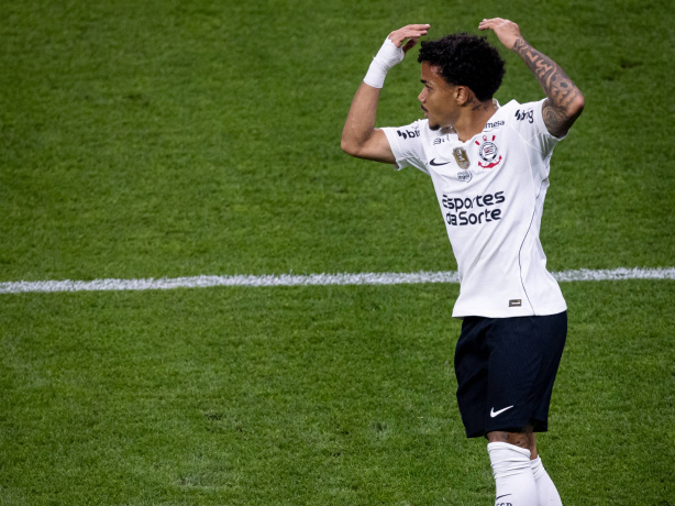 Kaio César marca primeiro gol pelo Corinthians em vitória sobre o Grêmio