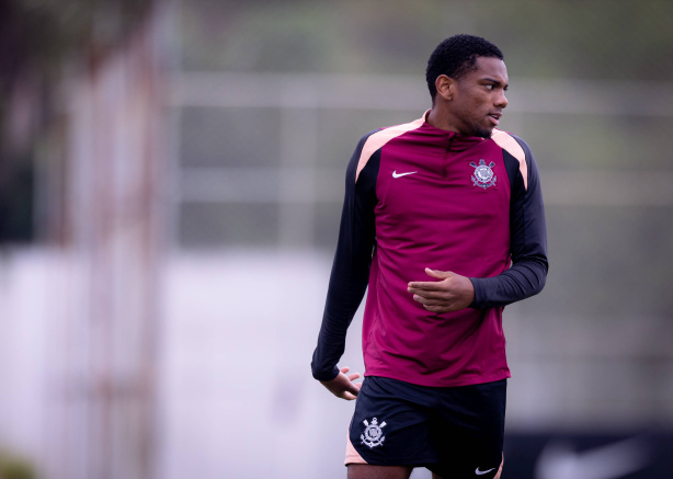 Técnico do Corinthians destaca atuação de André na Libertadores e vê 'futuro brilhante' para volante