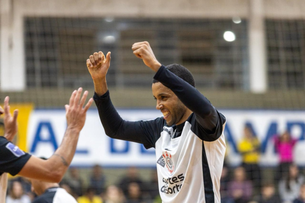 Corinthians vence Seleção Liga Candanga de Futsal em amistoso festivo