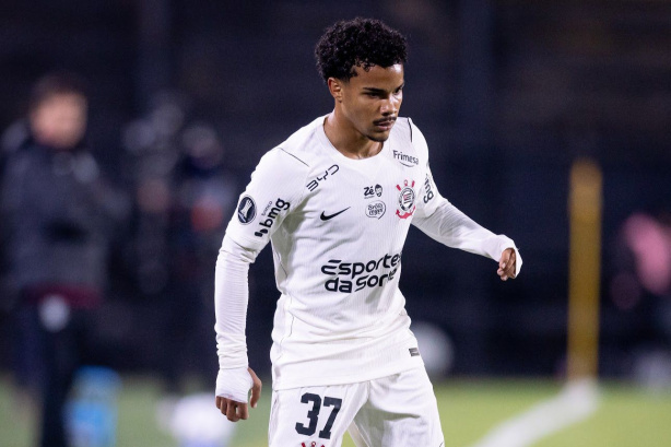 Atacante diz que 'reencontrou' a felicidade no Corinthians e revela papo com Fernando Diniz