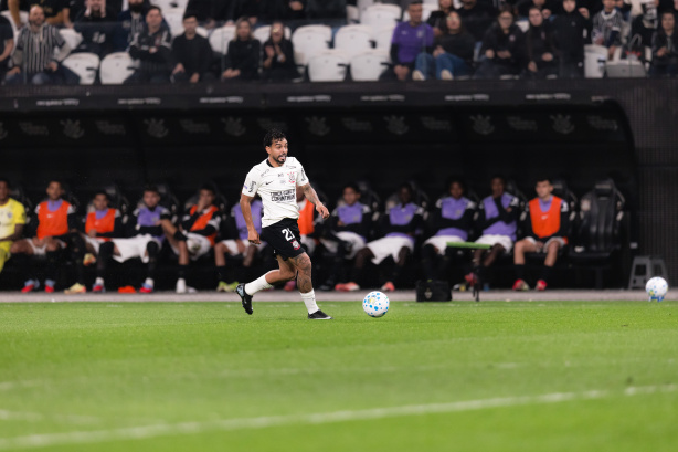 Lateral comemora marca de 150 jogos com a camisa do Corinthians e fala sobre seu futuro