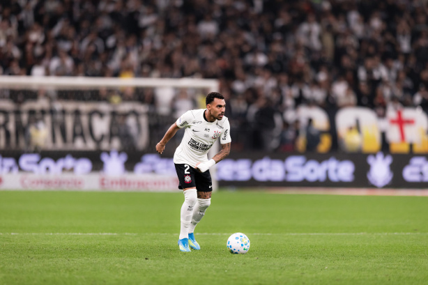 Lateral do Corinthians registra bons números ofensivos e defensivos na partida contra o Atlético-MG