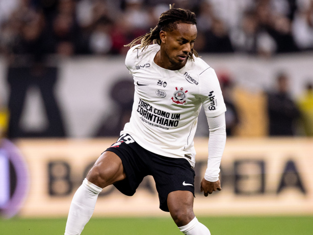 Carrillo iguala argentino e assume nona posição entre estrangeiros com mais jogos pelo Corinthians